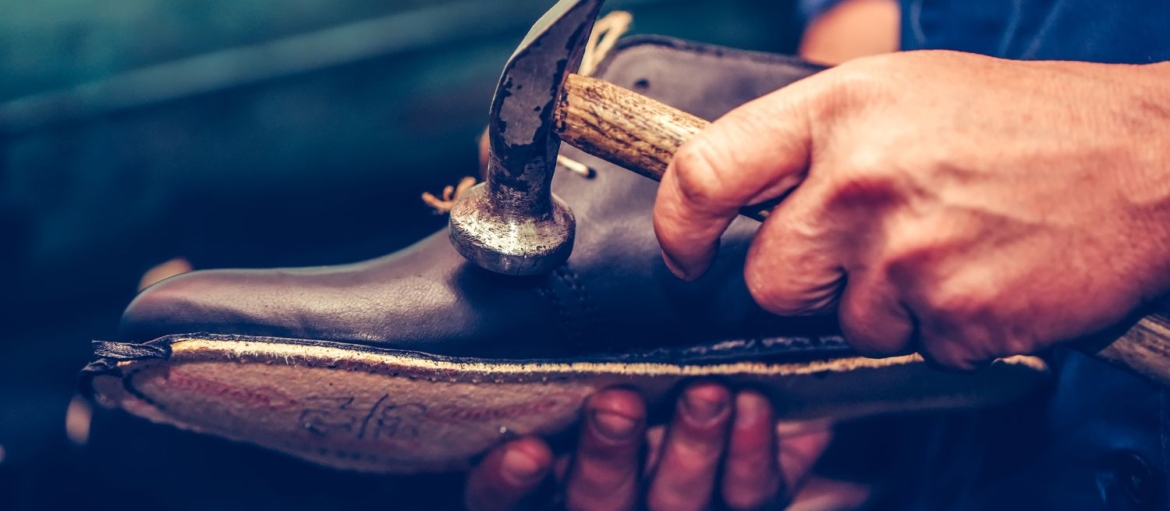 Devenir cordonnier sans diplôme : est-ce possible ?