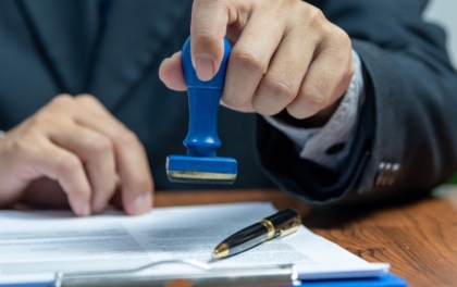 Titre de séjour auto-entrepreneur : conditions, démarches et coût en 2026