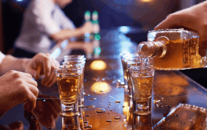 TVA sur l&rsquo;alcool au restaurant : quel taux et comment la facturer ?