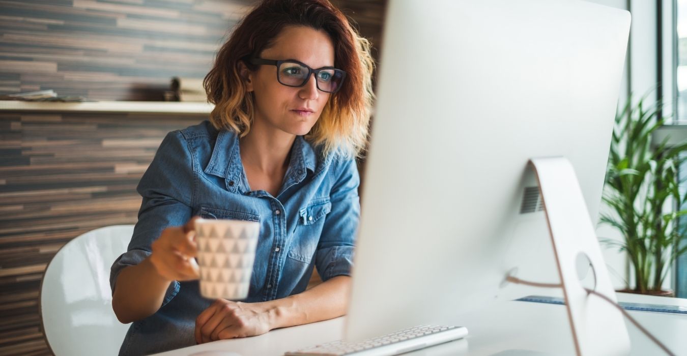 Une femme exporte les données de sa boutique en ligne sur Shopify