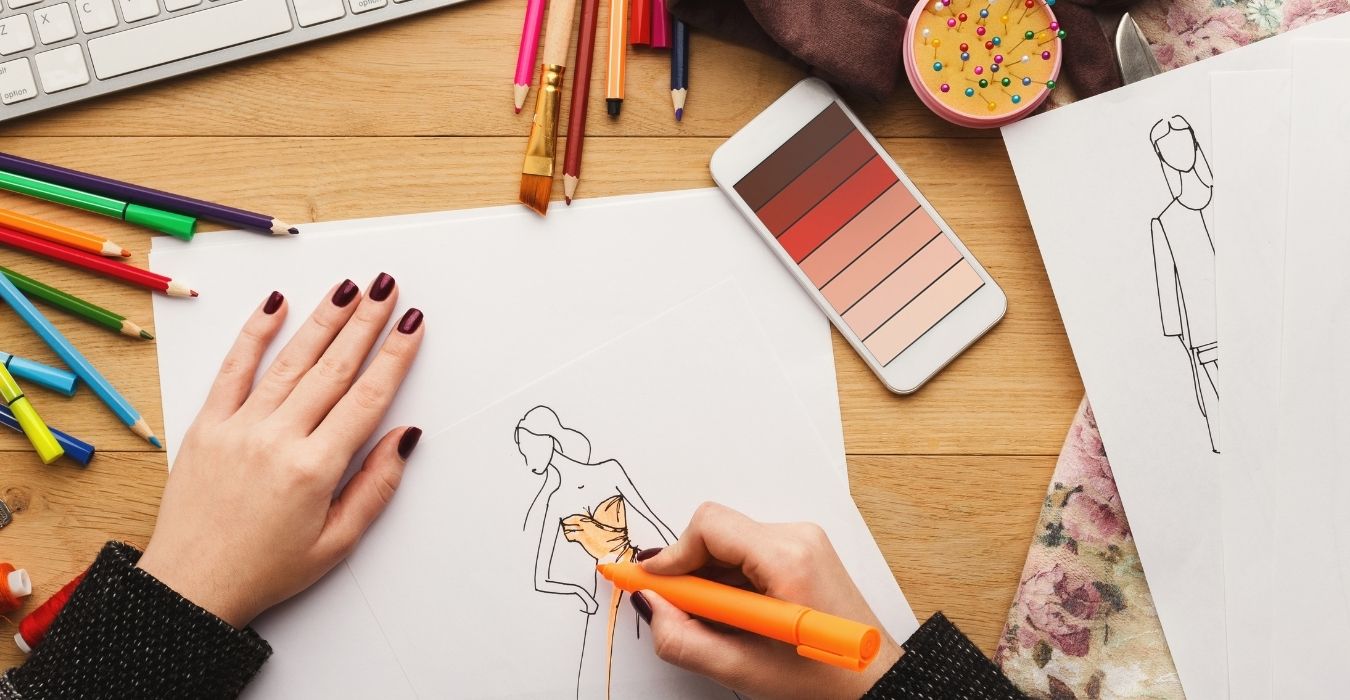 Un designer freelance dont les obligations comptables sont simplifiées