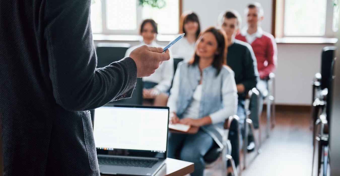 Un coach business qui fait une formation