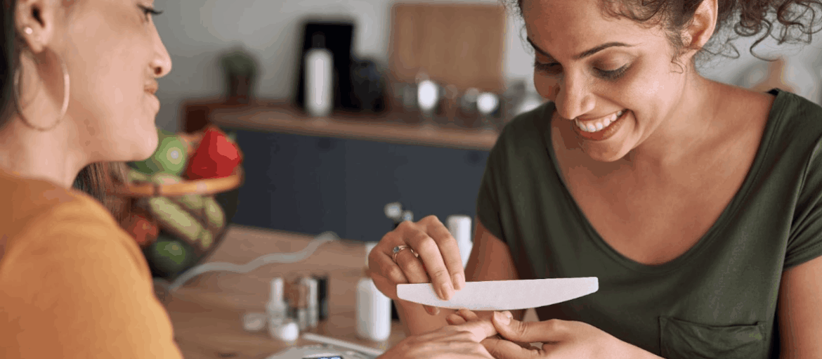 Devenir esthéticienne à domicile : conseils et formalités