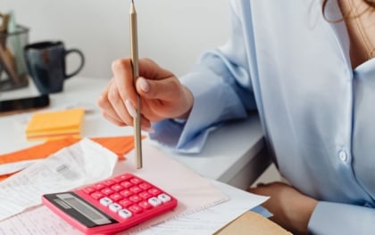 Calcul des cotisations Urssaf d&rsquo;un travailleur indépendant : comment ça marche ?