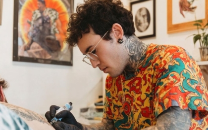 Devenir tatoueur : définition, formation et réglementation