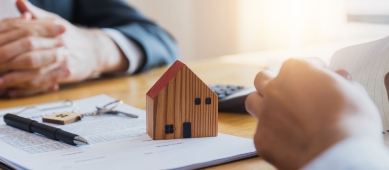 Entreprise en lease-back avec son contrat de crédit-bail.