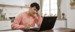 LMNP en train de remplir sa déclaration de revenus via le formulaire 2042-C-PRO.