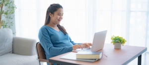 Salariée enceinte bénéficiant d'une 1h de travail en moins par jour.