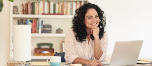 Entrepreneur ayant consulté les conseils d'Indy sur comment créer sa micro-entreprise.