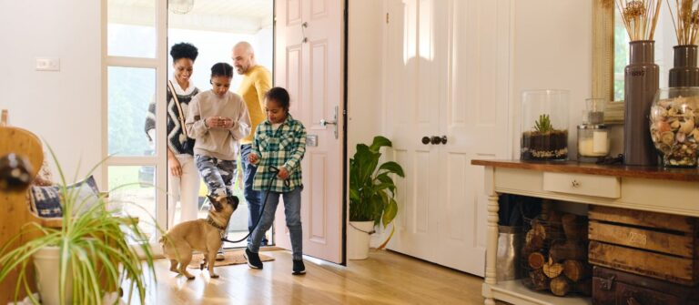 création d'une sci, famille, maison, parents et jeunes adultes