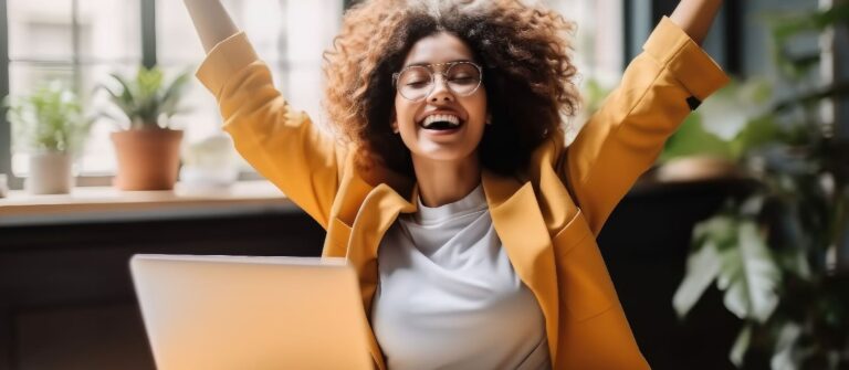 Une freelance heureuse