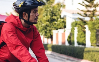 Devenir livreur Uber Eats : démarches, conditions et statut juridique