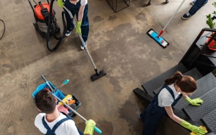 Créer une société de nettoyage : guide complet 2025